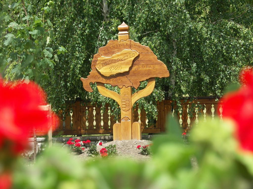 Postakocsi Vendeghaz Kisgyor Hotel Exterior photo